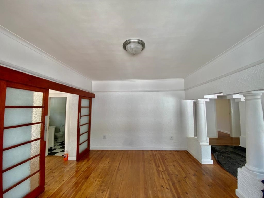 3 Bedroom Property for Sale in Vredehoek Western Cape